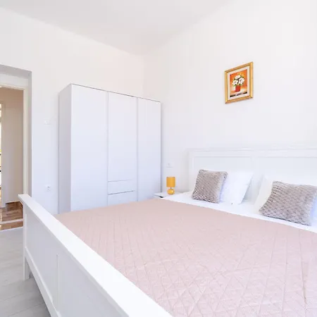 Bronzan Daire Dubrovnik