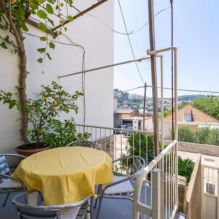 Bronzan Apartment *