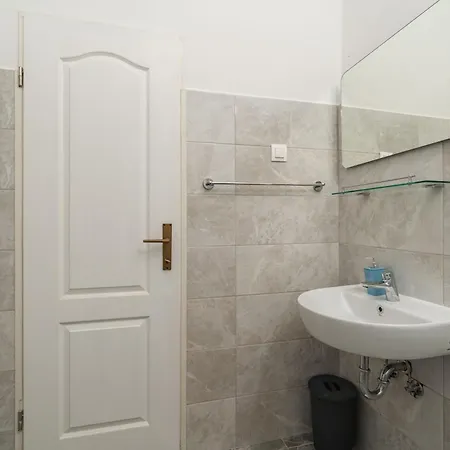 Apartment Bronzan *