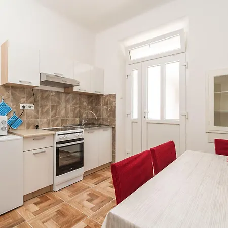 Apartment Bronzan