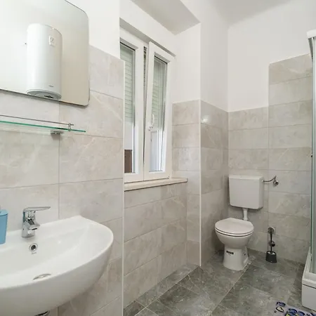 Bronzan Apartment *
