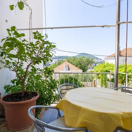 Bronzan Apartment *