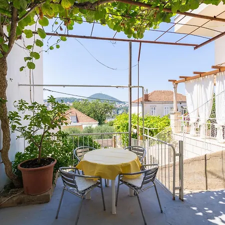 Bronzan Apartment *
